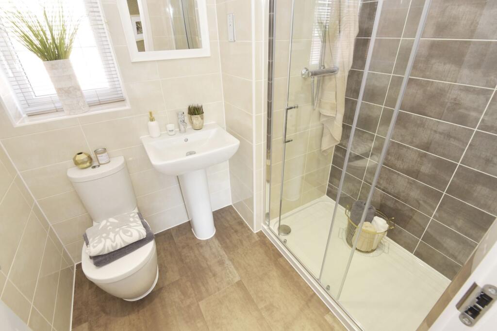 Master bedroom en suite