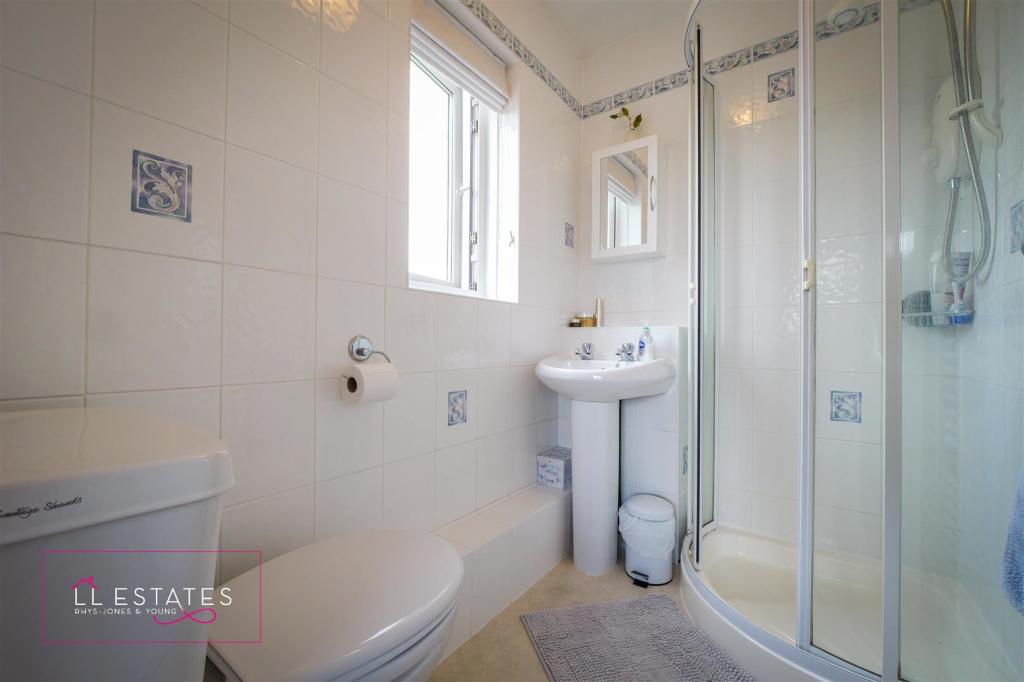 ensuite.jpg