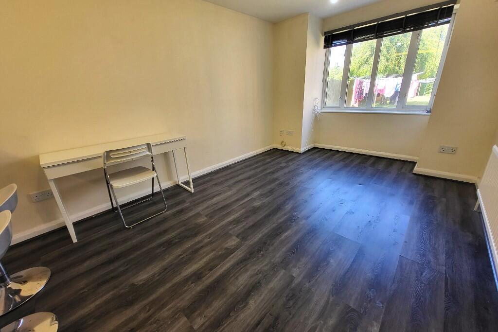 15' Living Room 
