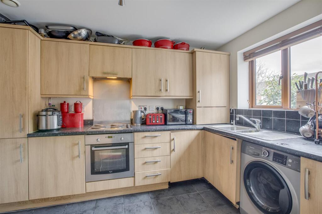 68 John North Close, HP11 1FQ-8.jpg