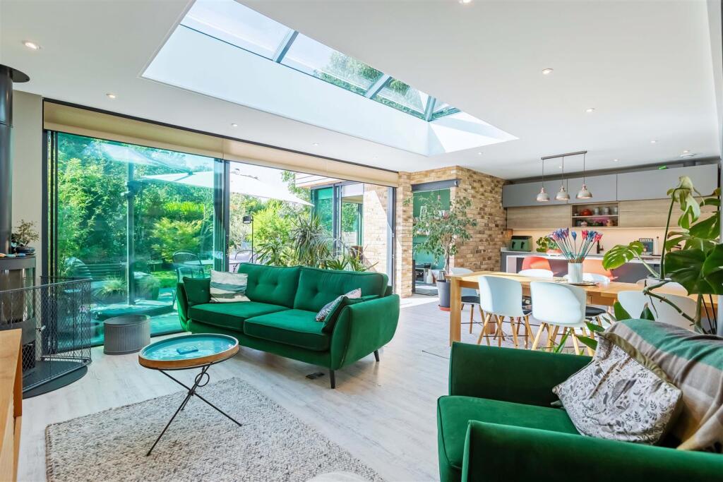 3 Ryecroft Gardens_29.JPG