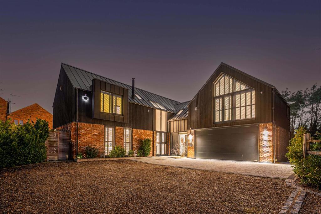 Blackthorn Barn - by Visually Rich 09169.jpg