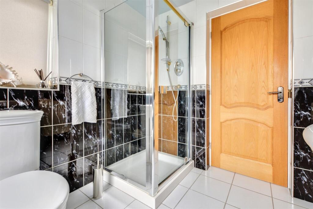 Bathroom_2.jpeg