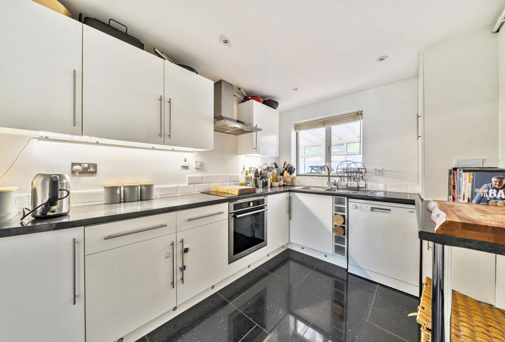 1314772-18-68656c...