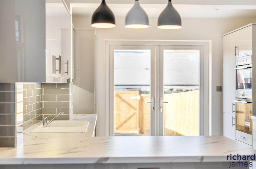 6d5436acb4df4fb19a3a14b1f8c0e979