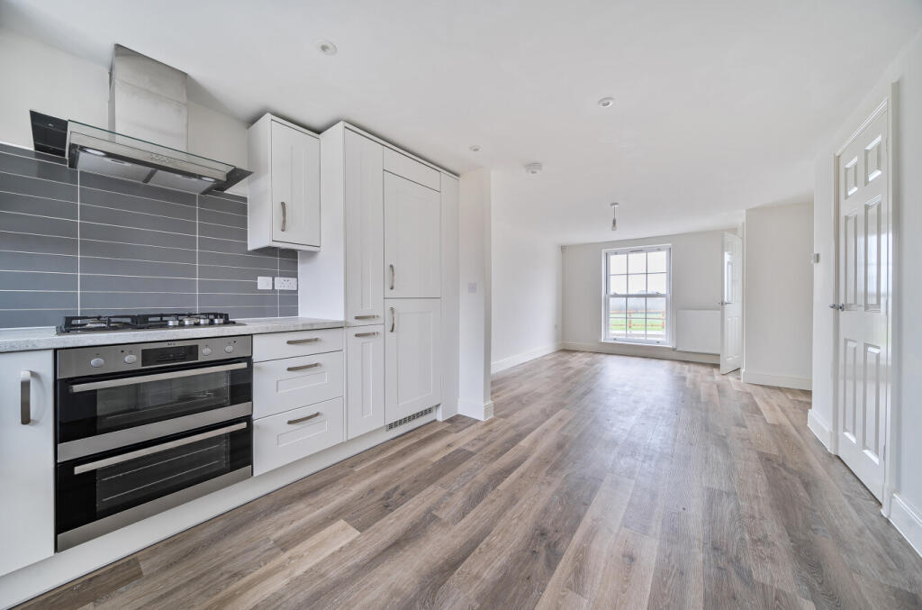 1389193-10-694010...