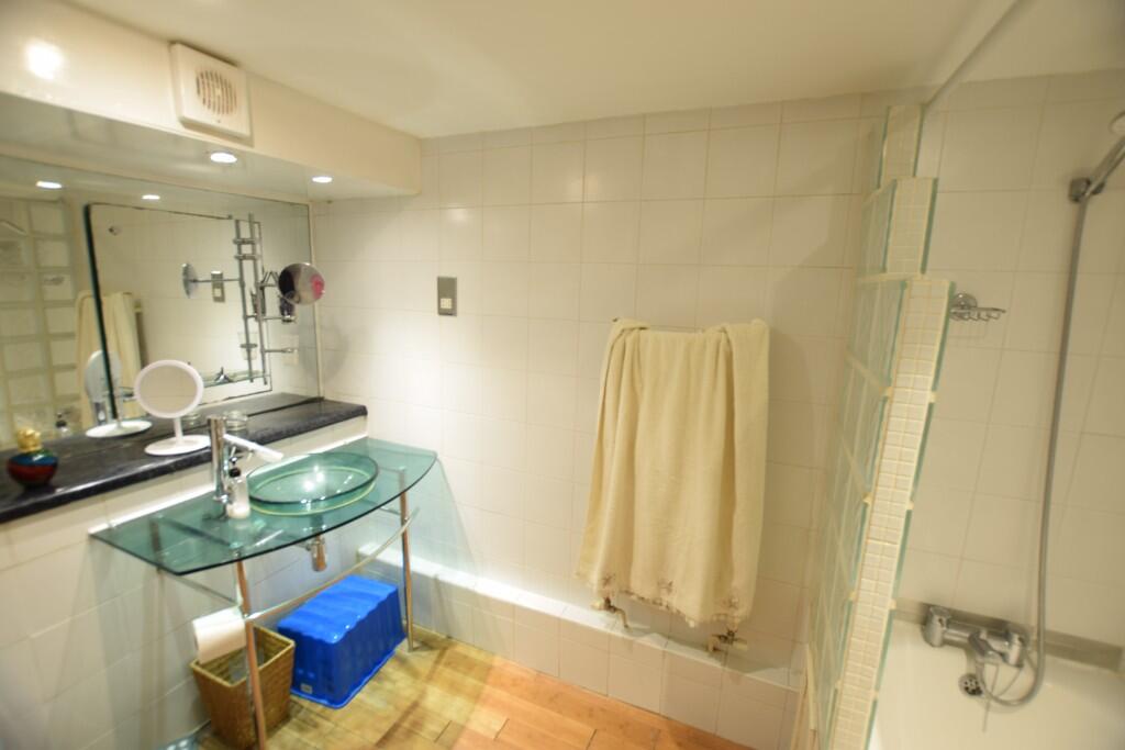 En-suite bathroom