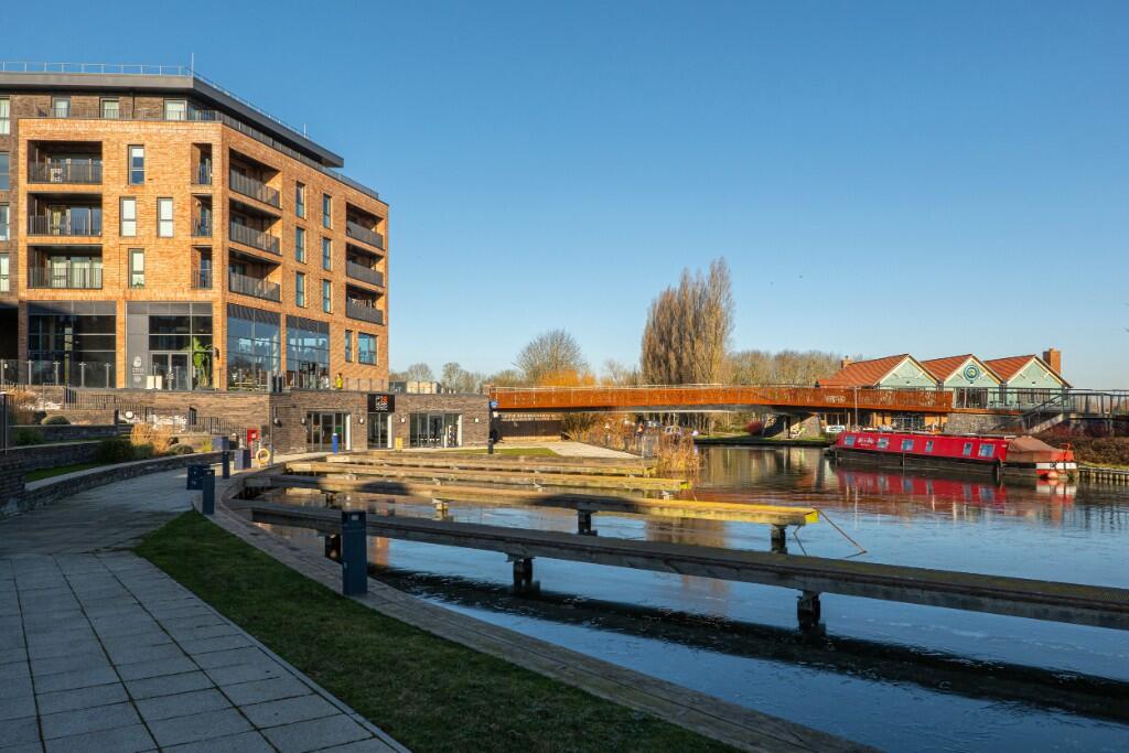 Canal - 13 min walk