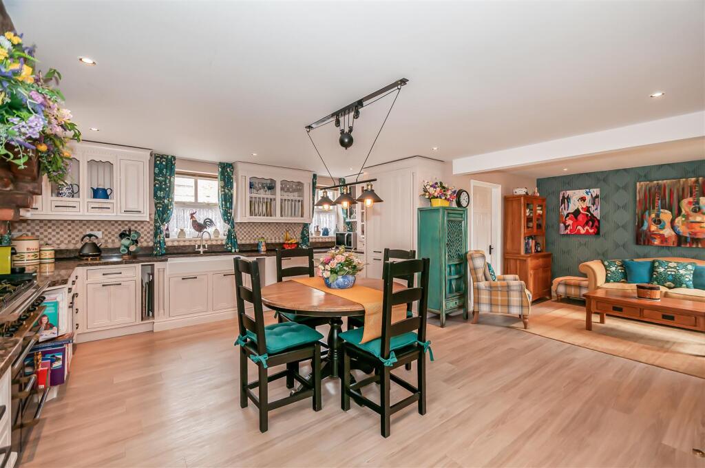 LIVING KITCHEN/ DINER