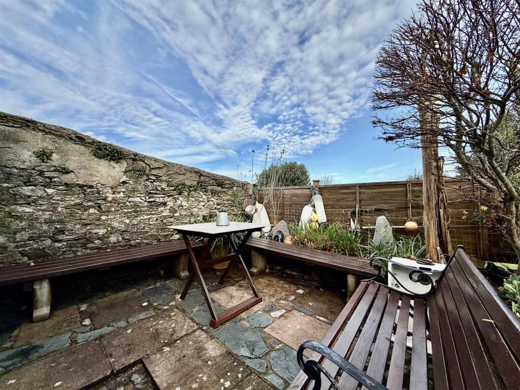 Patio Seatin Area.JPG