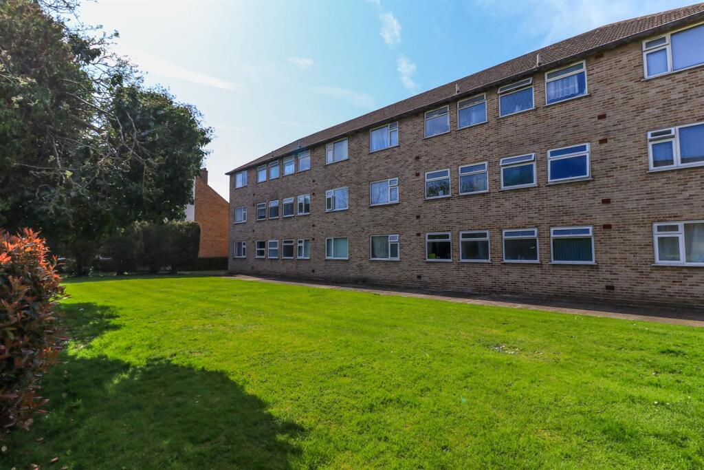 56 Bridle Close-6.jpg