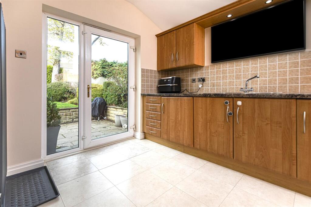 Bramleys Estate Agents - Crow Lees Gardens (15).jp