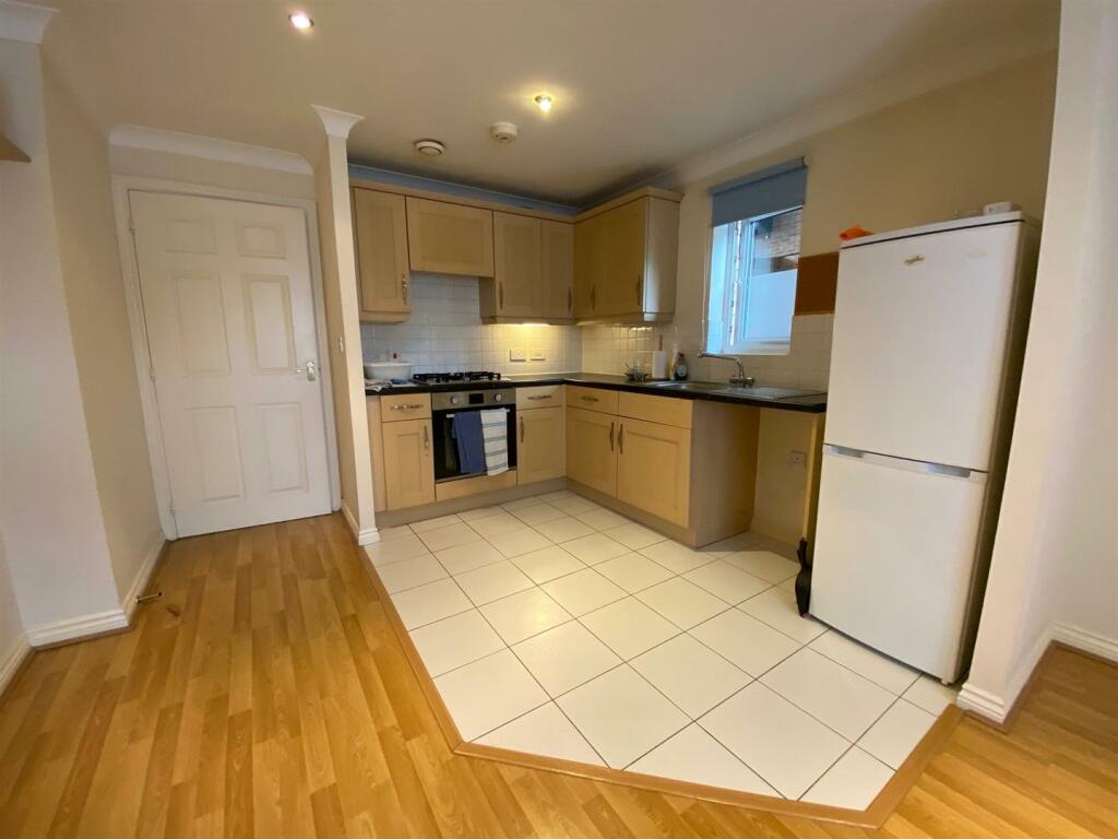 kitchen area.jpg