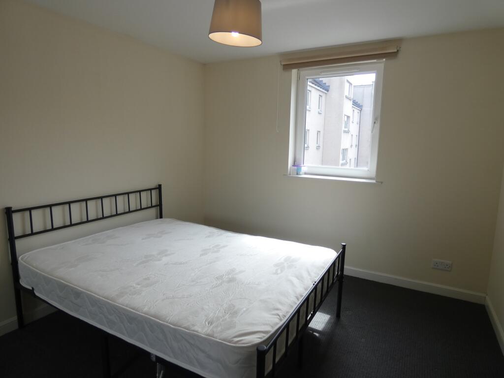 BEDROOM B