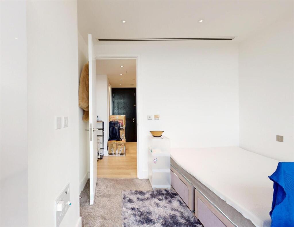 Two Bedroom apartment to rent by Barrain London