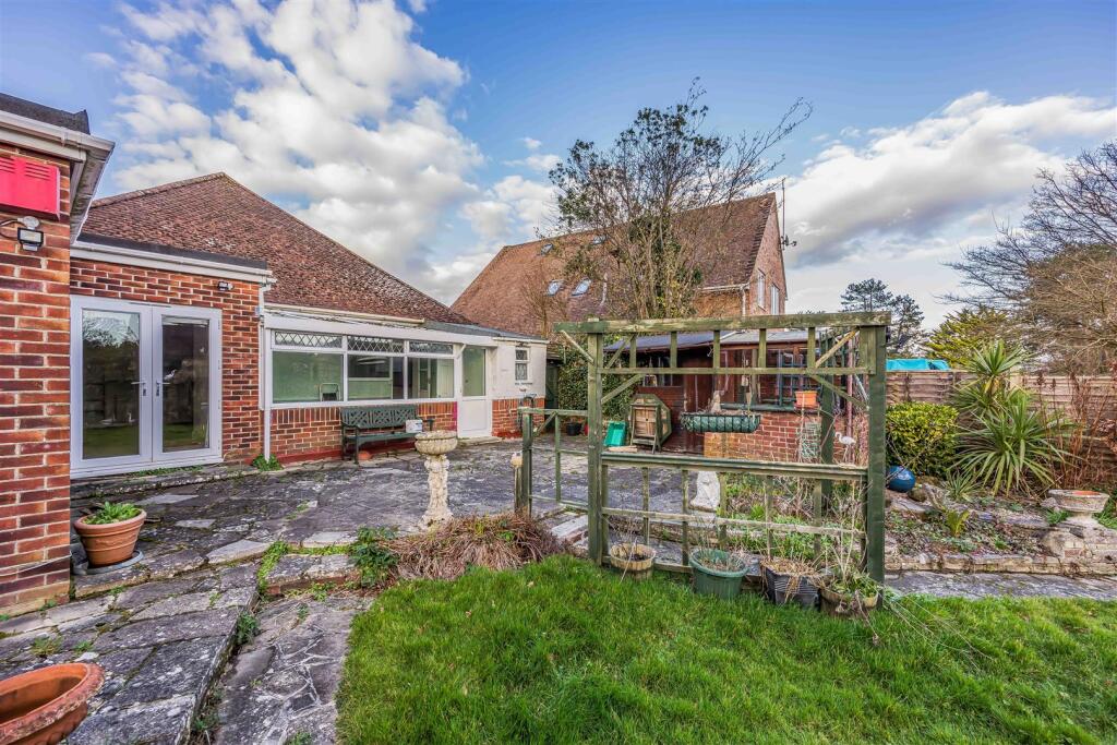 28 Warfield Crescent, Waterlooville-Small-PorticoM