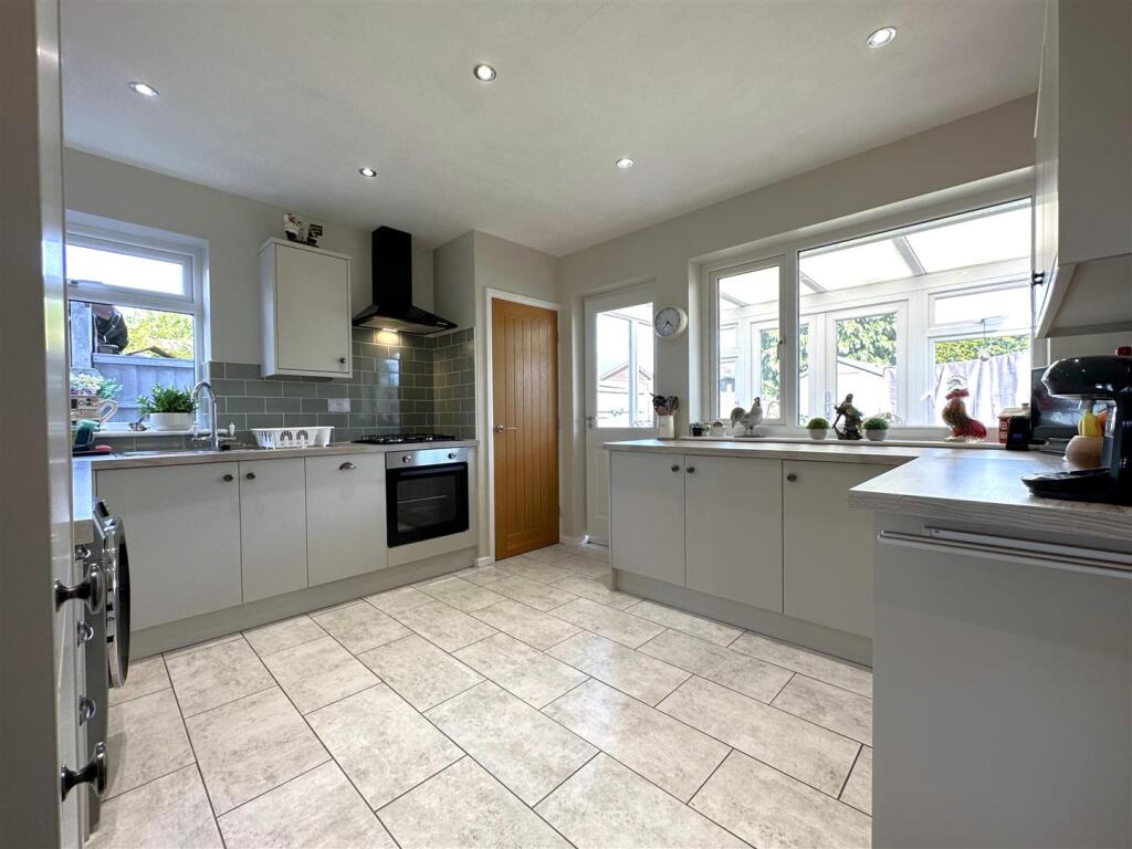 Stylish Modern Kitchen 645