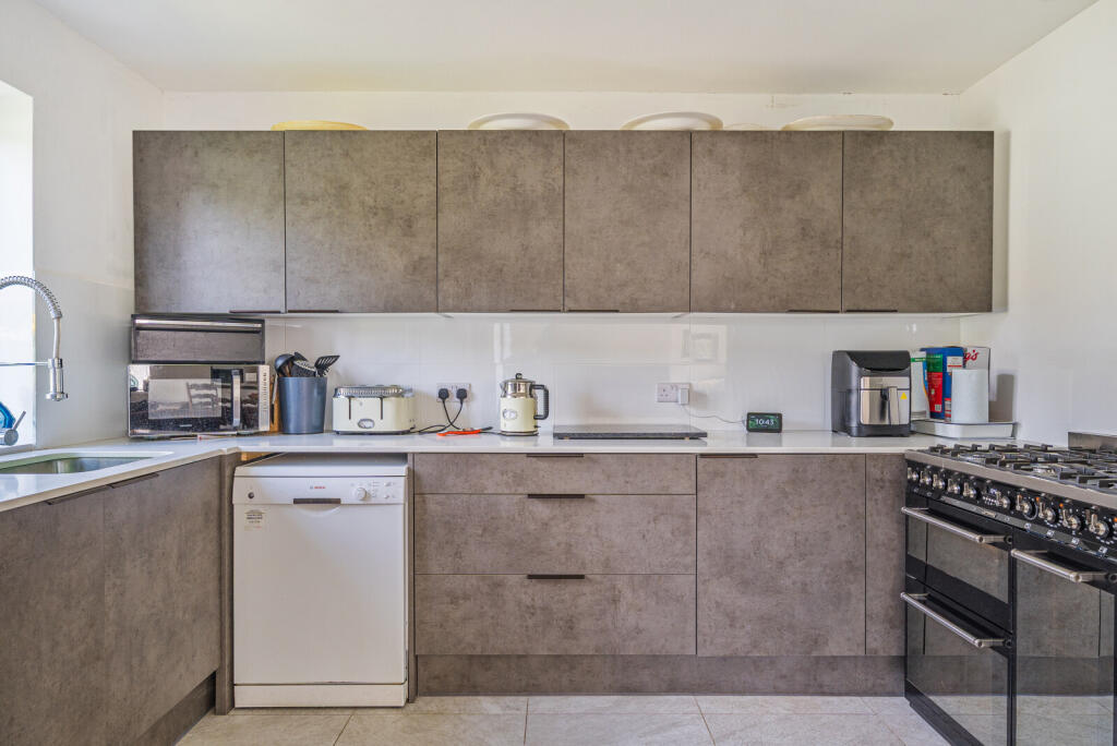 1332674-5-688c8ef...