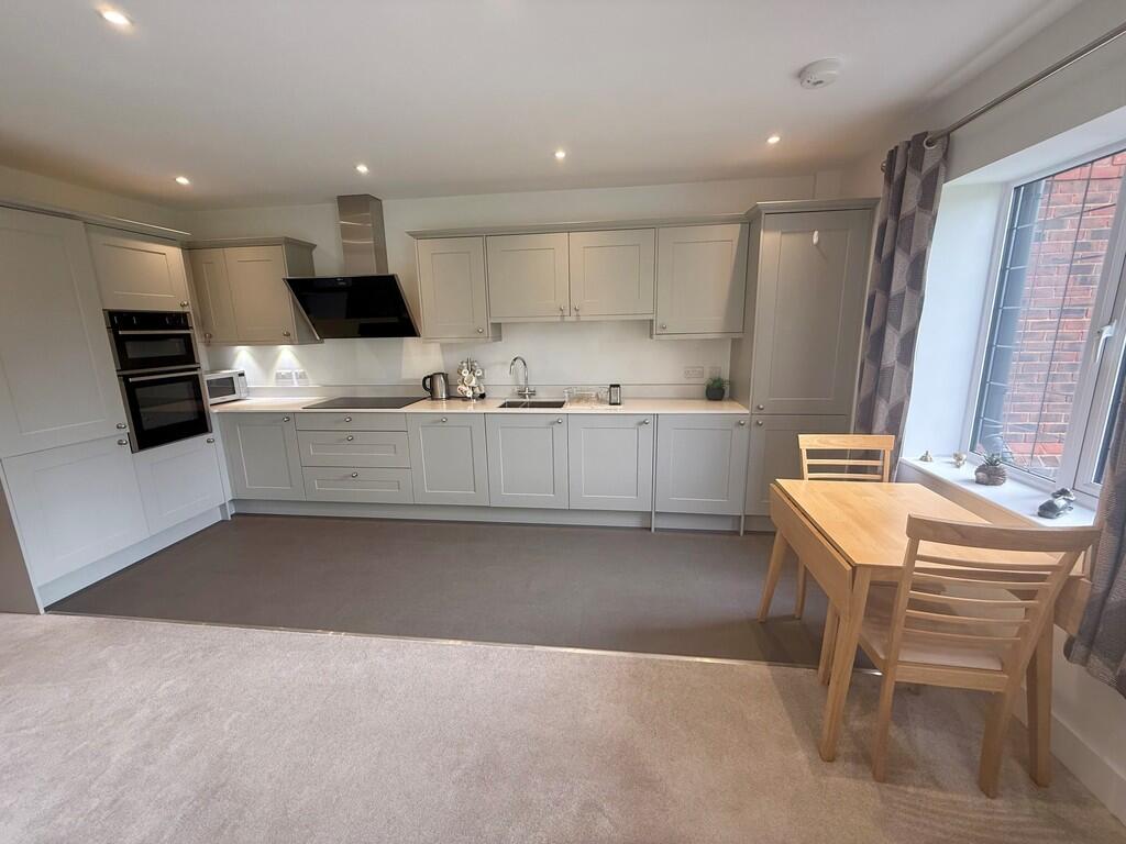 2 Harwood Apartme...