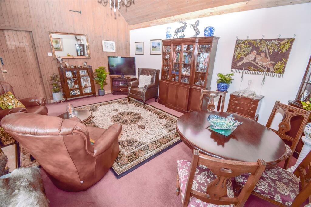 ANNEXE LOUNGE.jpg