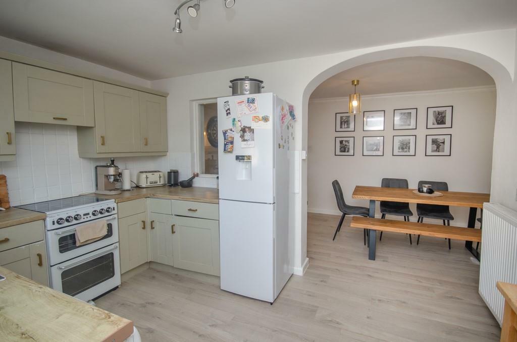 Kitchen pic 2.jpg