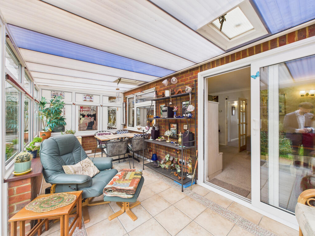 CAM02909G0-PR0484-STILL014