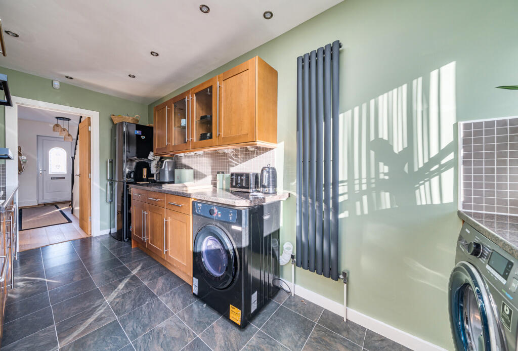 1396046-6-695e646...