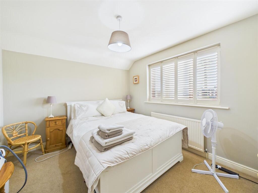 BEDROOM 4