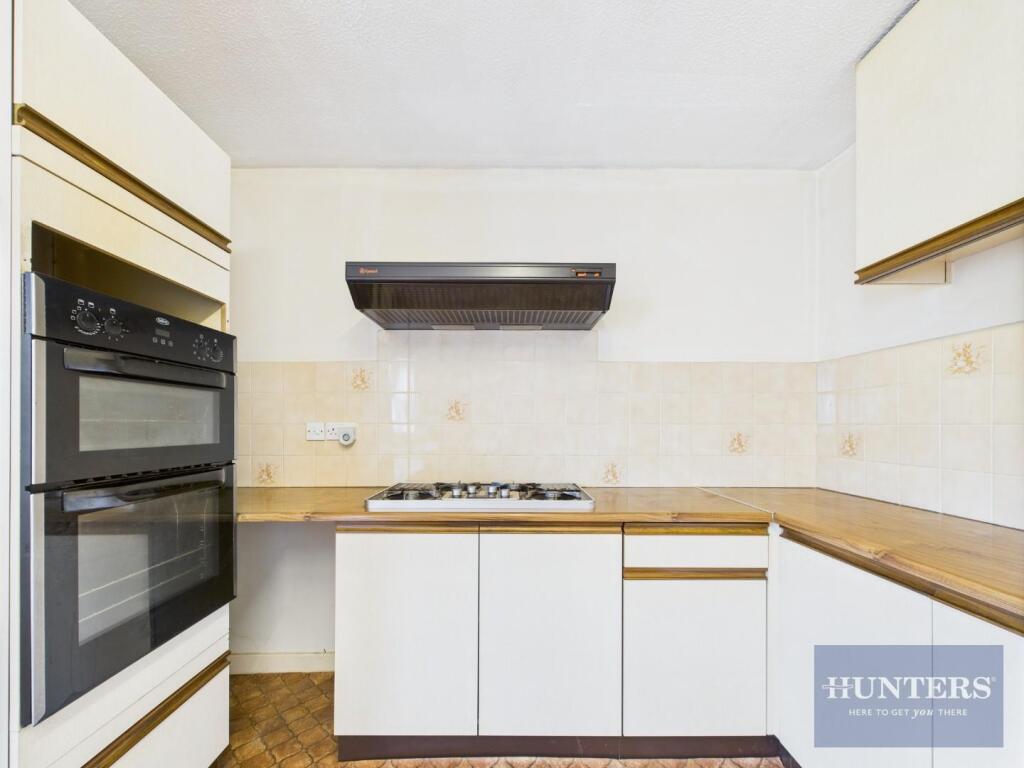 Kitchen / Dining Area