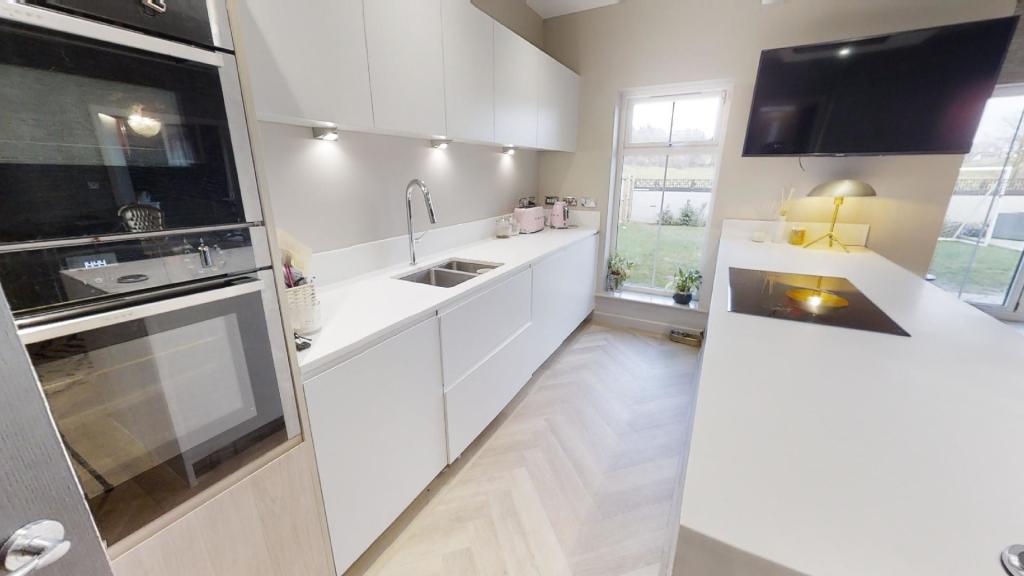 HomeDaze-Presents-Singleton-Drive-M25-5-BED-MODERN