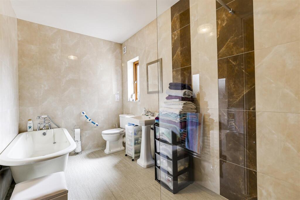 Bathroom.JPG