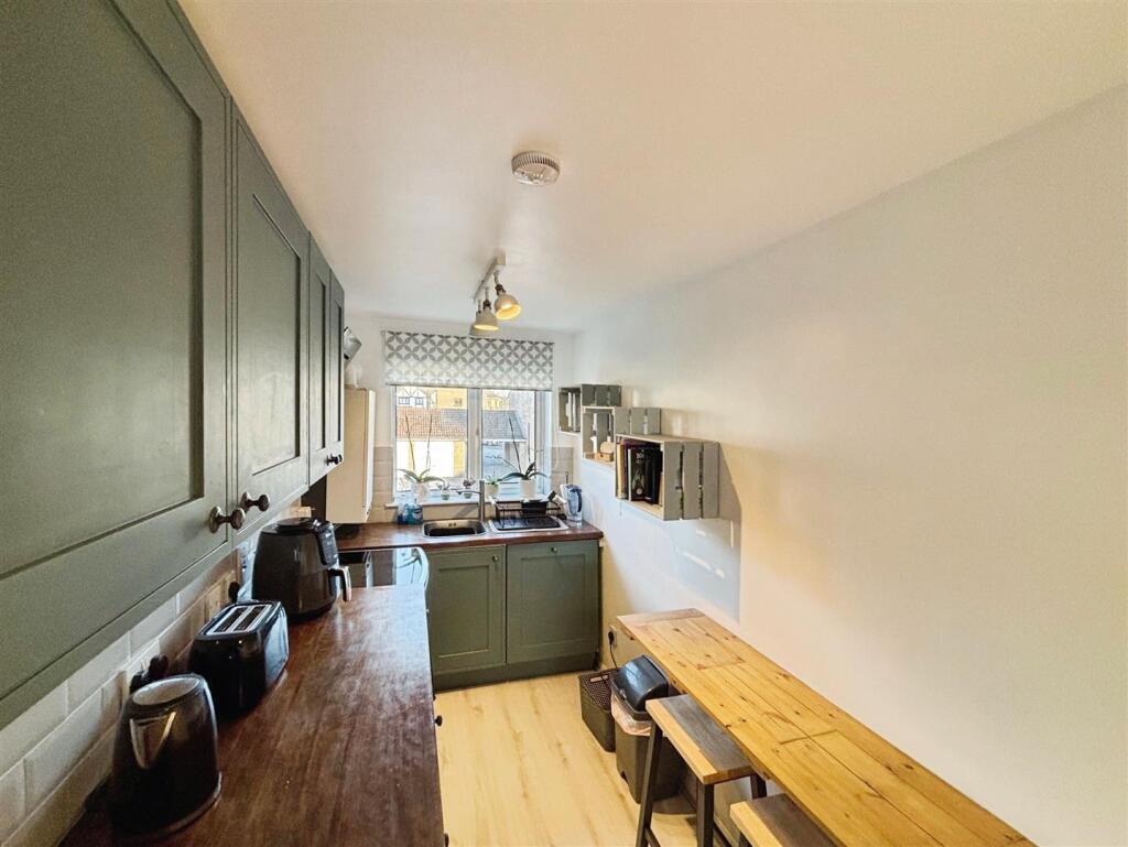 Modern Fitted Kitchen