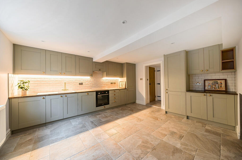 1377031-18-690e04...