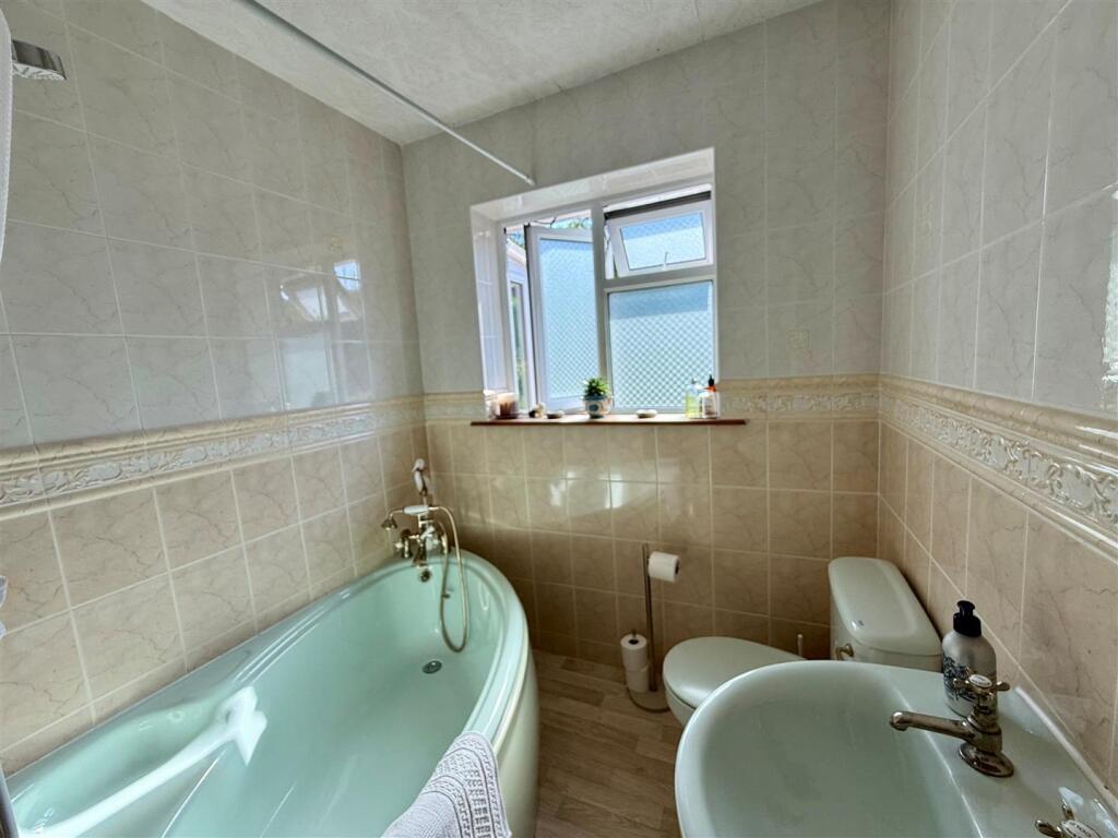 bathroom to window.jpg