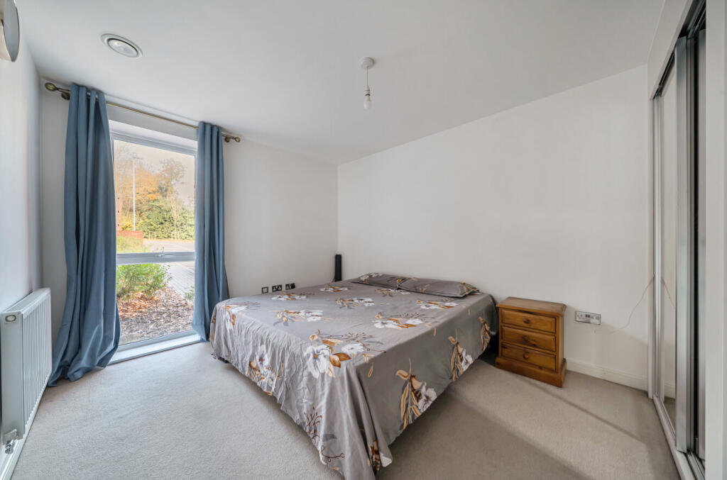 1376370-4-690a116...