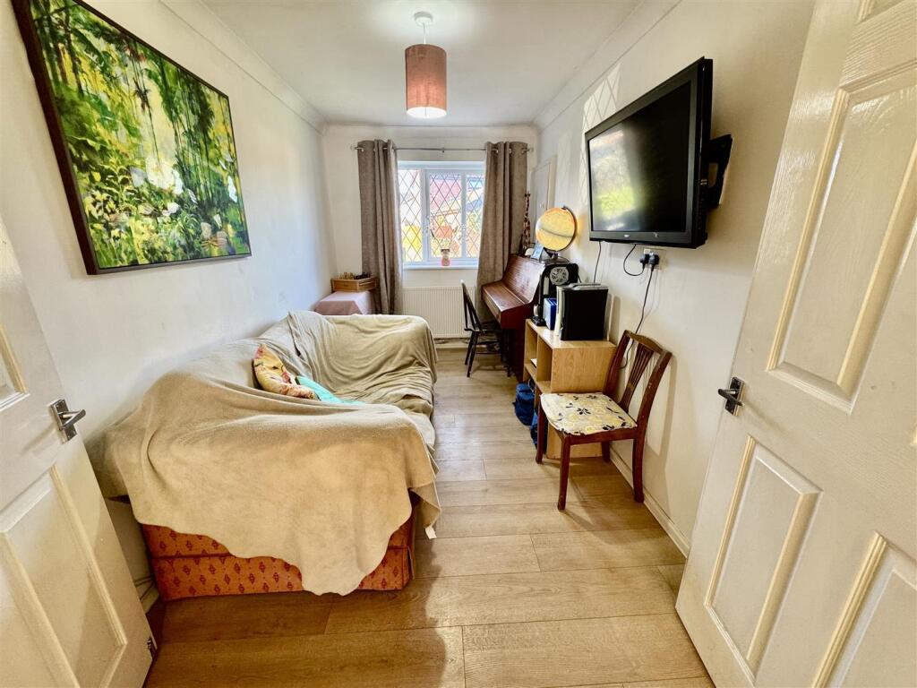 SITTING ROOM