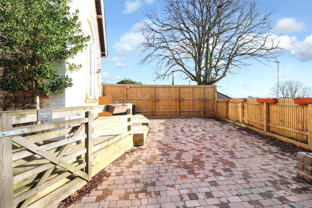 Garden and Parking.jpg