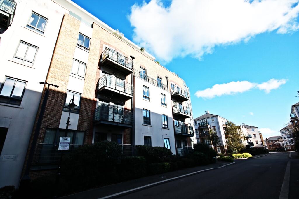 101 QMH - Exterior 2