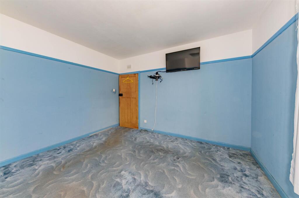 35 Norman View Leuchars-9.JPG