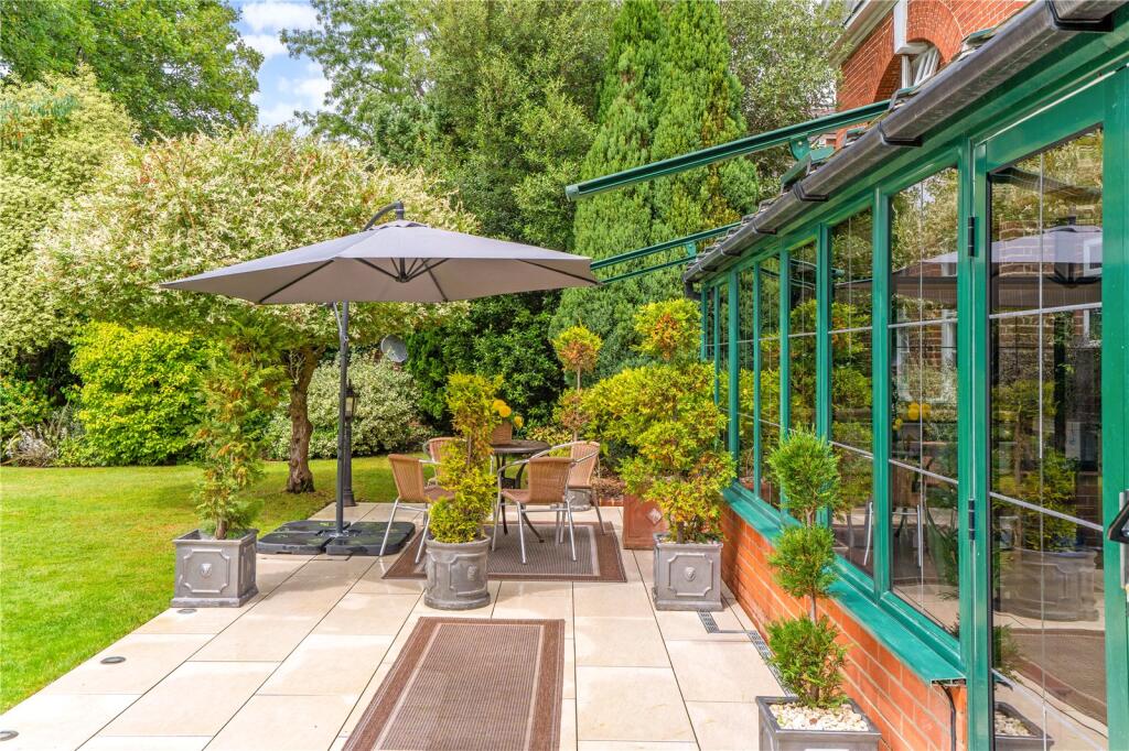 Alfresco dining