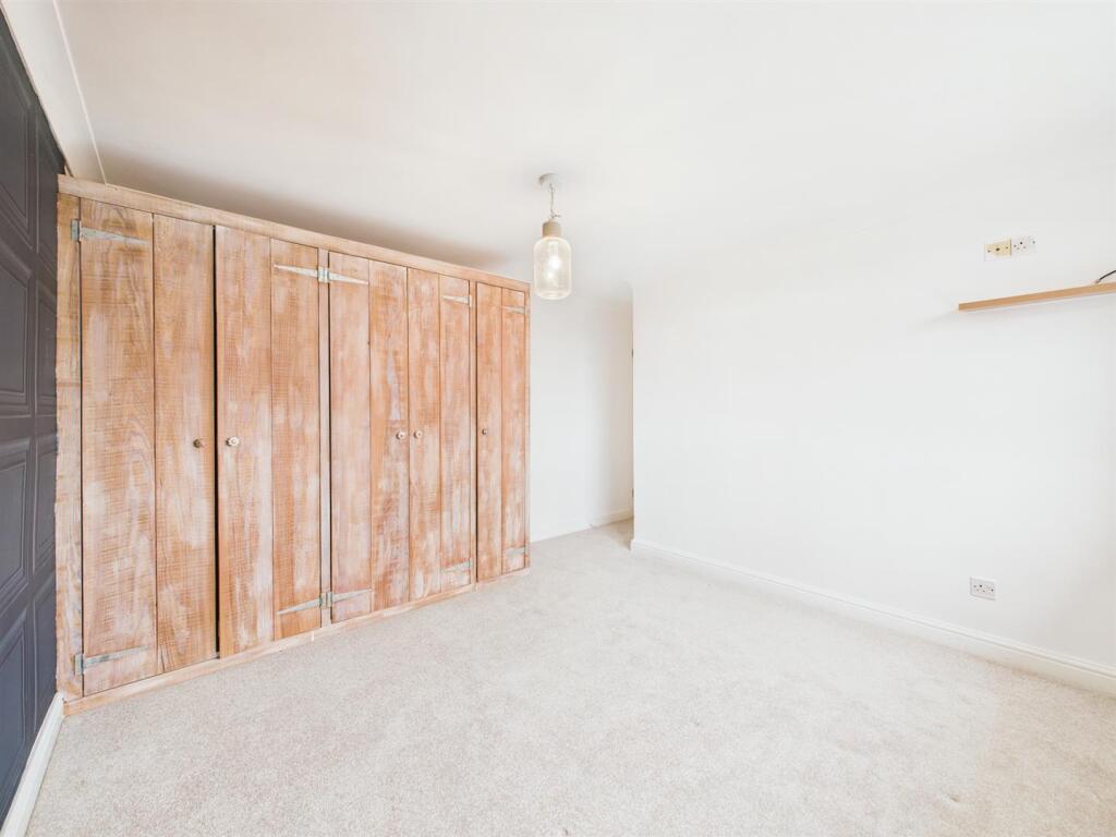 Bedroom: