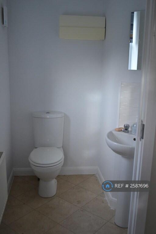 Downstairs Cloakroom 