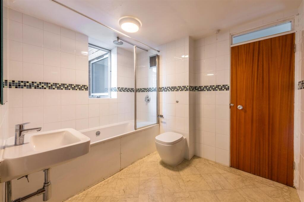 Flat 11 Sussex Court-17.jpg