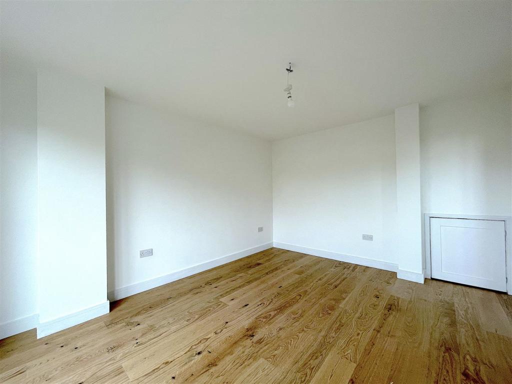 Living Room (1).jpeg