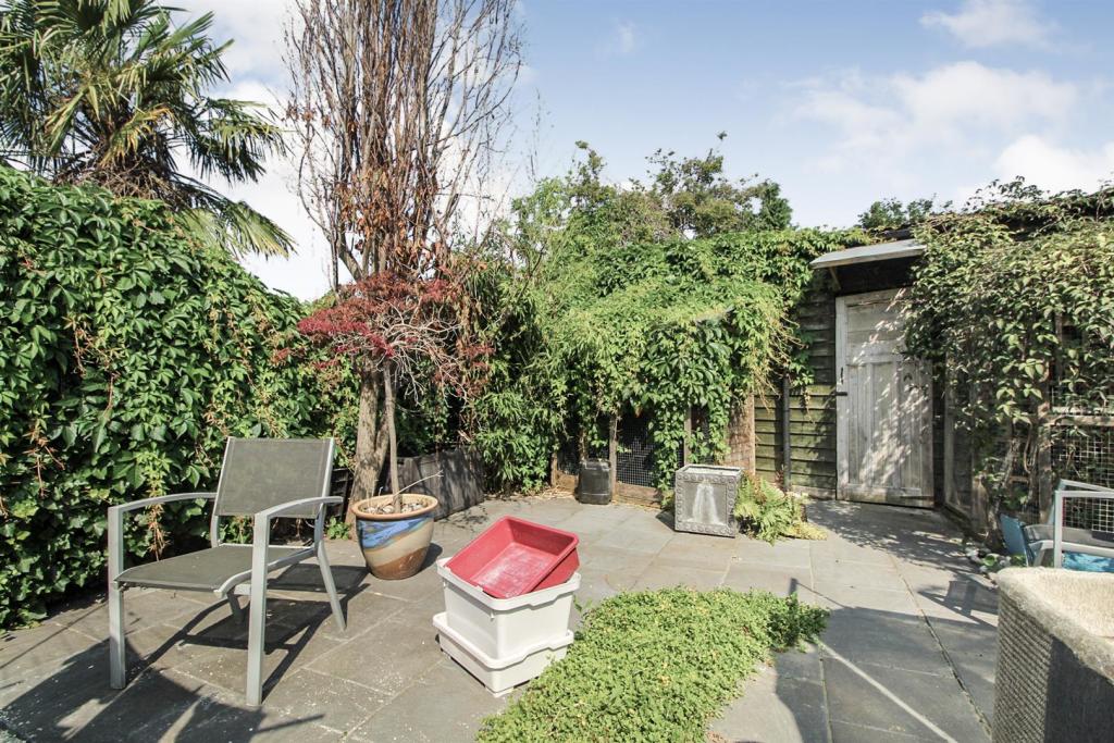 GARDEN 2.jpg