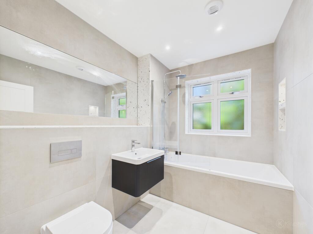 CAM02119G0-PR0414-STILL014