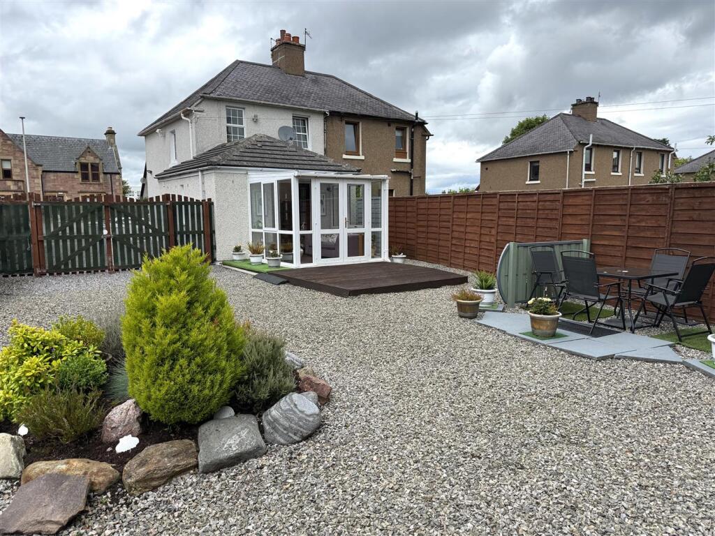 REAR GARDEN 2.JPG