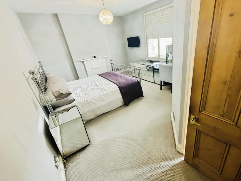 Bedroom One.JPEG.jpg