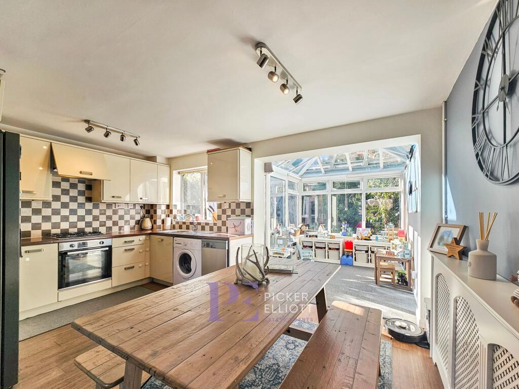 Kitchen dining room