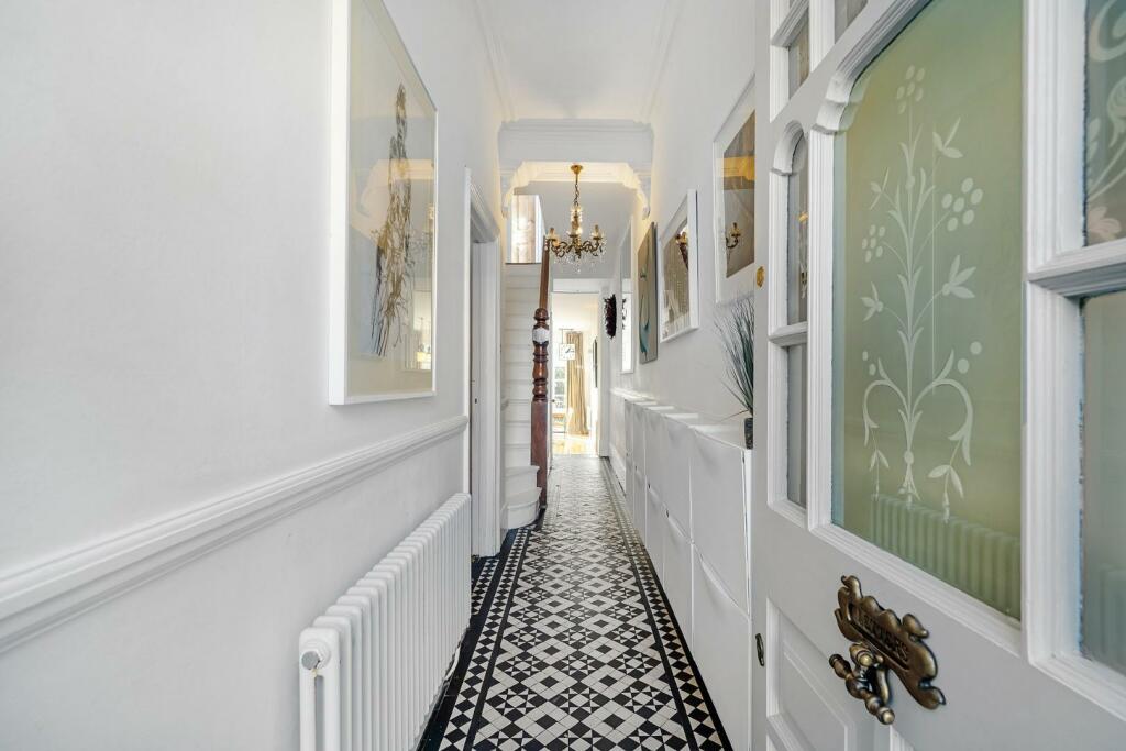 Hallway (1).jpg